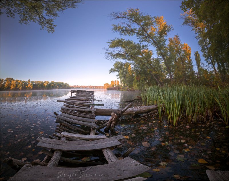 утро, рассвет, дымка, река, отражения, осень, листва, мостик, пейзаж Утро осени фото превью