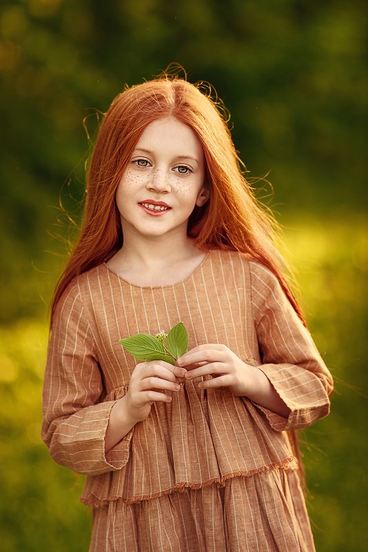 kid, child, children, pet, friends, friend, friendship, animal, girl, charming, pretty, дети, девочка, детская фотосессия, детская фотография, children photography, летняя фотосессия, фотосессия с животными, еж, дети модели, дети модели москва Феона фото превью