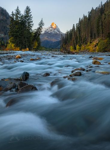 Встречая рассвет на реке Аманауз