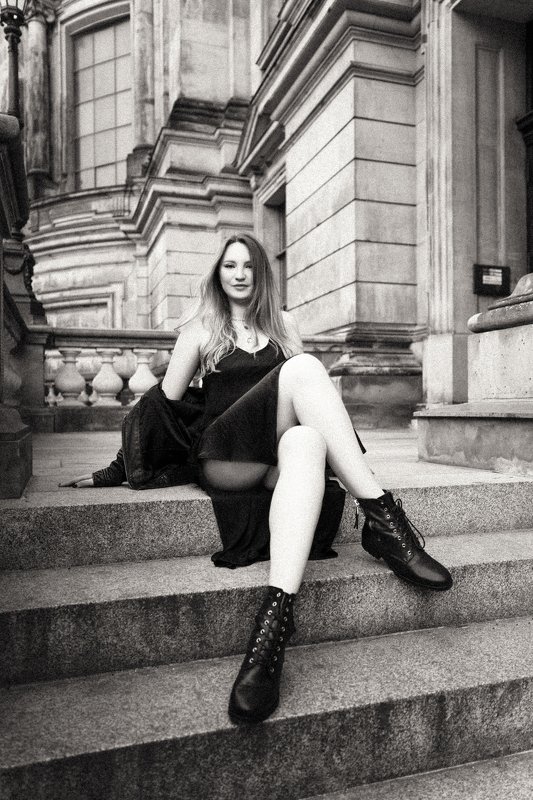 portrait, model, модель, girl, портрет, berlin, берлин, city, dress, sexy, black and white  фото превью