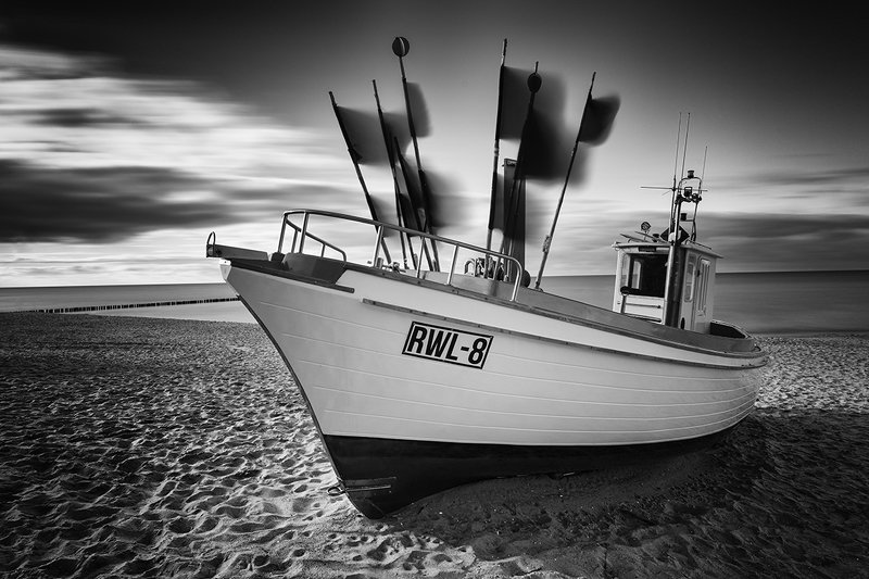 fishing boat, sea, black and white, sky, clouds, long exposure Under Flying Flags фото превью