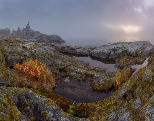 У падающей колокольни