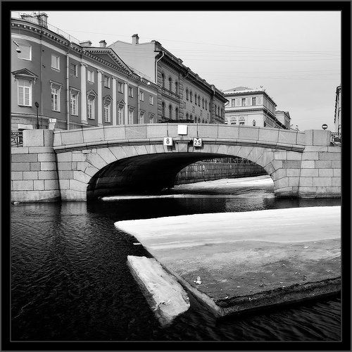 ... о том, как ясная четкая мысль плыла в потоке сознания в Мойке, но потом ее проглотил Певческий мост.