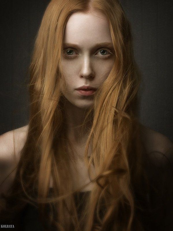 portrait, girl In Red фото превью