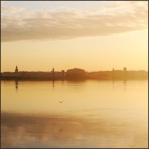 Простая закатная питерская квадратная зарисовка с Невы