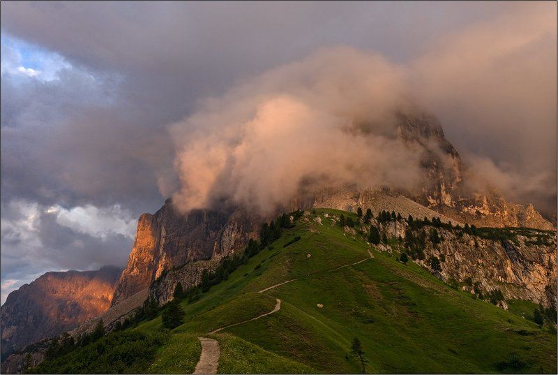 corvara, , , in, , , badia, , , thepictureform. Ночевала тучка золотая на груди утеса-великана фото превью