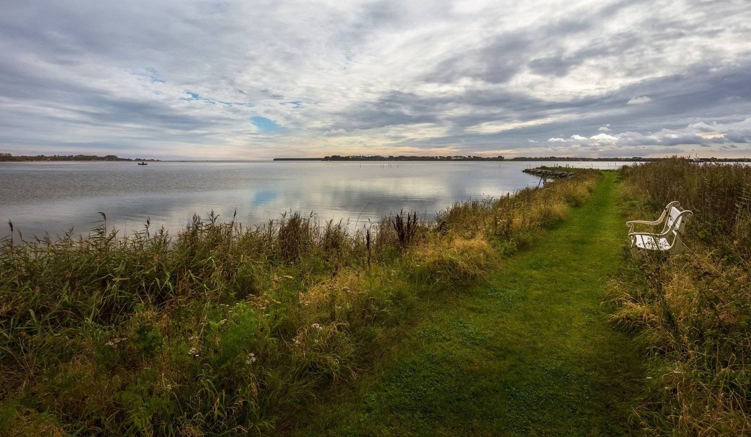 дания, деревня, скамейка, облака, море, лодочник,, Марат Макс.