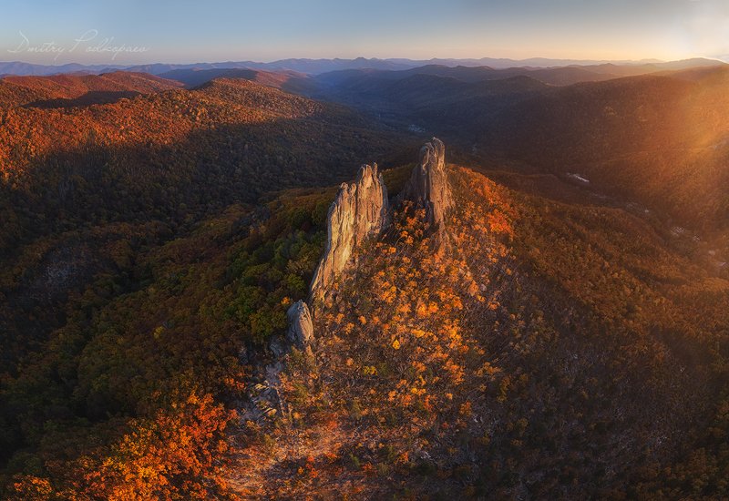 россия,приморский край,лазовский район,чистоводное,парк драконов,свет,краски,скалы,осень,листва,закат,дмитрий подкопаев Пробуждение дракона. фото превью