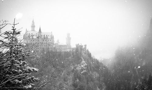 Укрыла туча снежная.. / A snow cloud covered up..