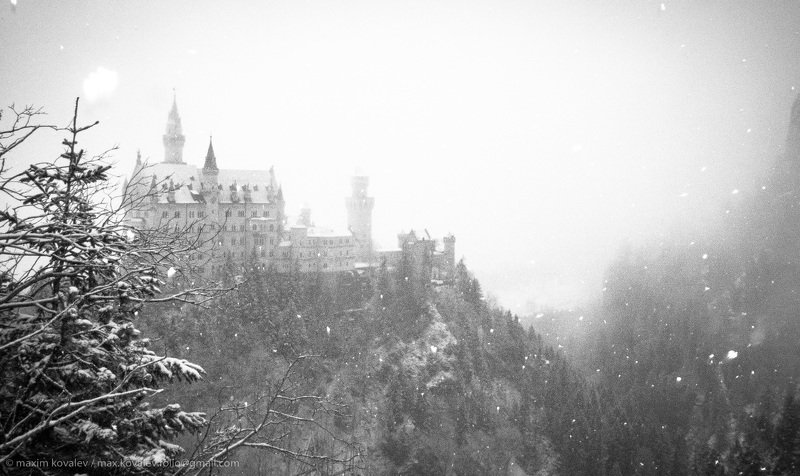 monochrome, монохром, чб, bw, castle, замок, germany, neuschwanstein, fog, snow, winter, hohenschwangau, германия, нойшванштайн, зима, снег, туман, bavaria, бавария Укрыла туча снежная.. / A snow cloud covered up.. фото превью