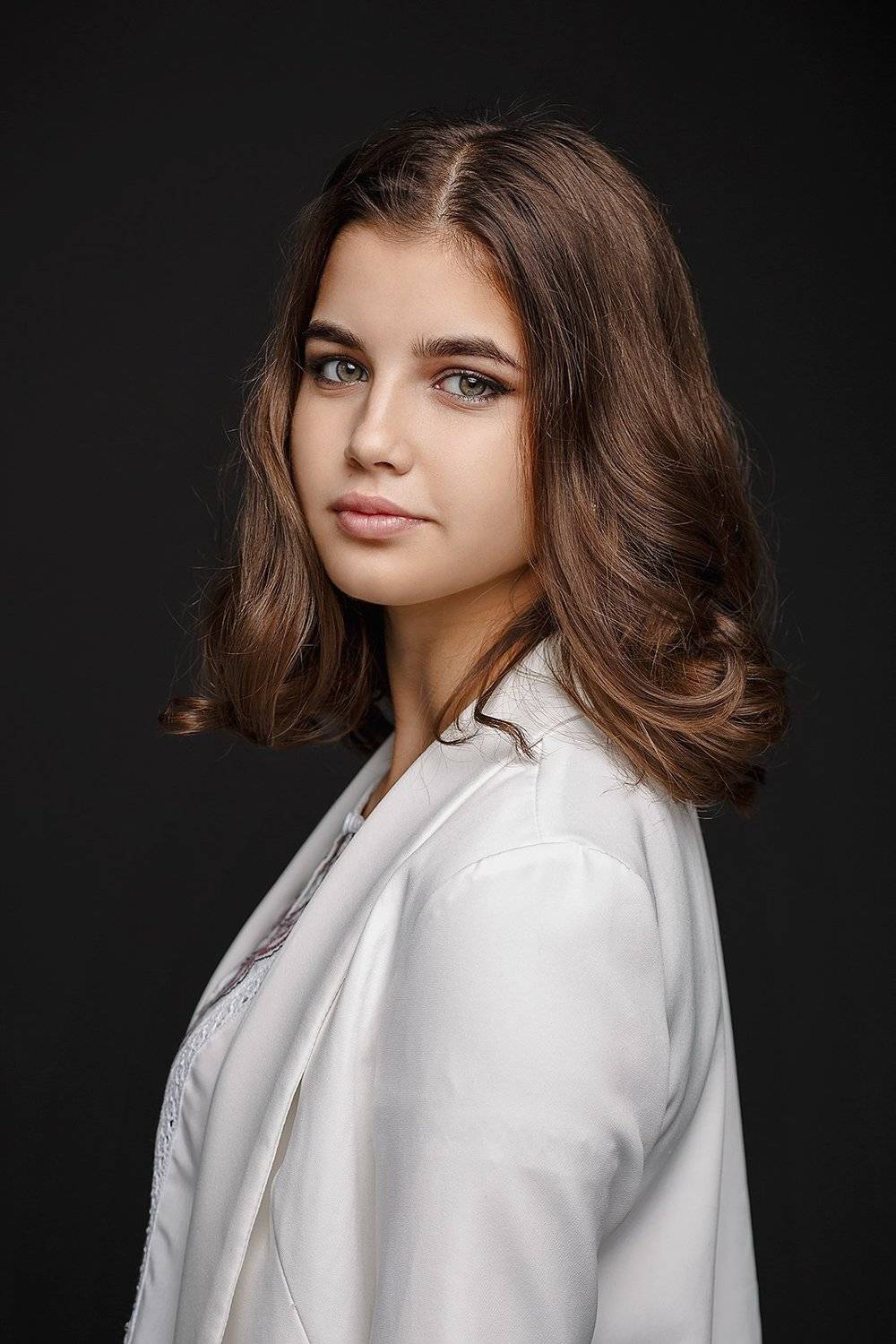 портрет девушка, Михаил Корнилов