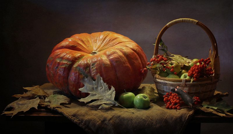 натюрморт, осень, тыква, рябина, корзина, мышь Осенние приключения маленькой мышки фото превью