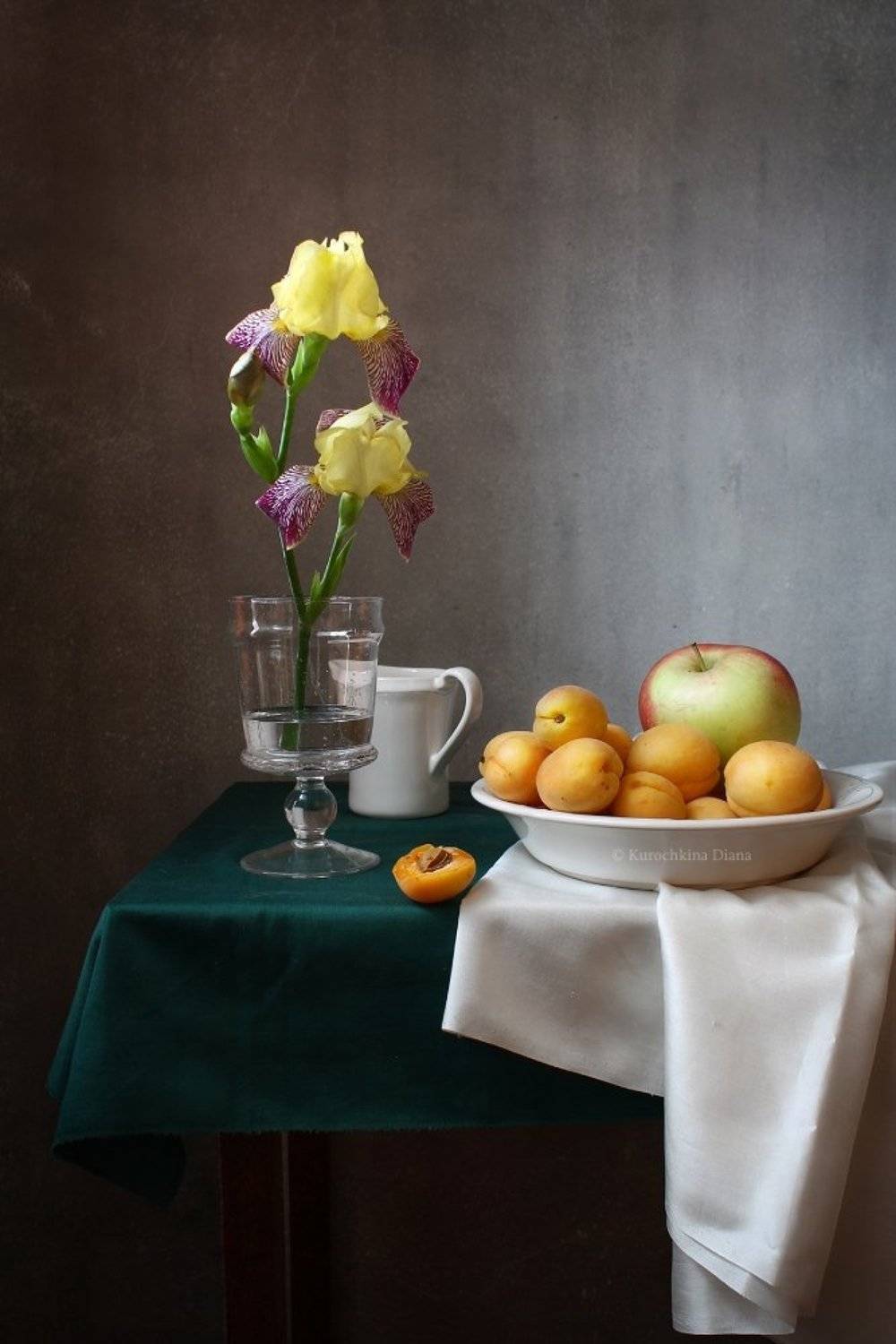 натюрморт, цветы, ирисы, фрукты, абрикосы, Курочкина Диана
