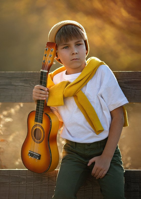 семейная фотография, детская фотография, теплые кадры, огненные фото, теплые фото, обучение фотографии, портрет, красивые фотографии, постановочные фотографии, художественные фотографии, Валерия Мороз, фотохудожник, красивые портреты, дети, семьи,  Гитара  фото превью