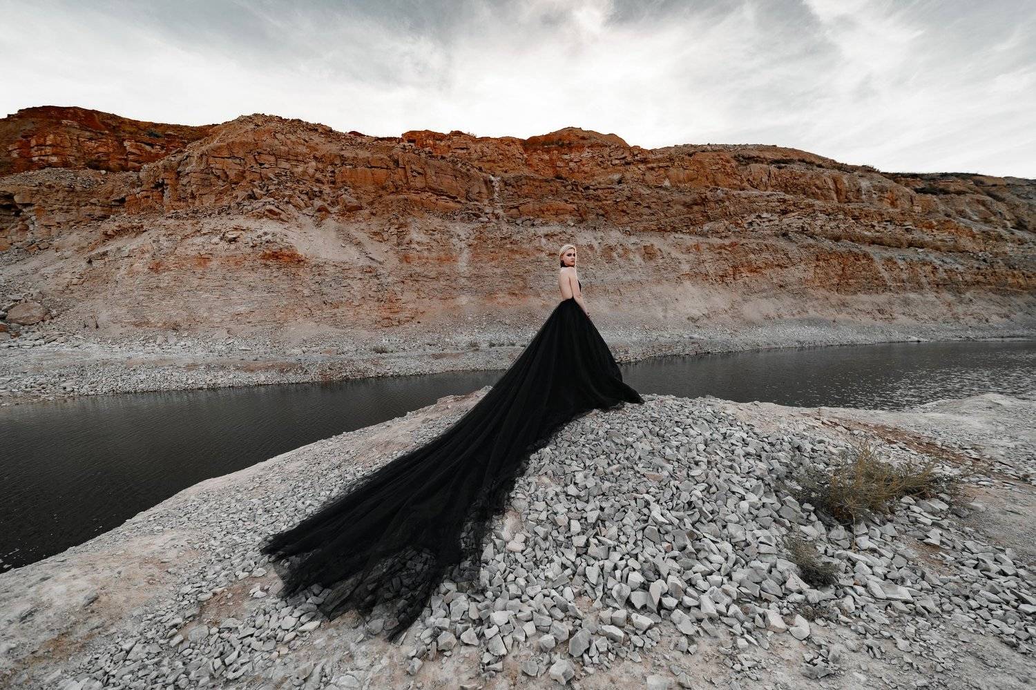 карьер, черное платье, длинное платье, девушка, природа, Вадим Миронов
