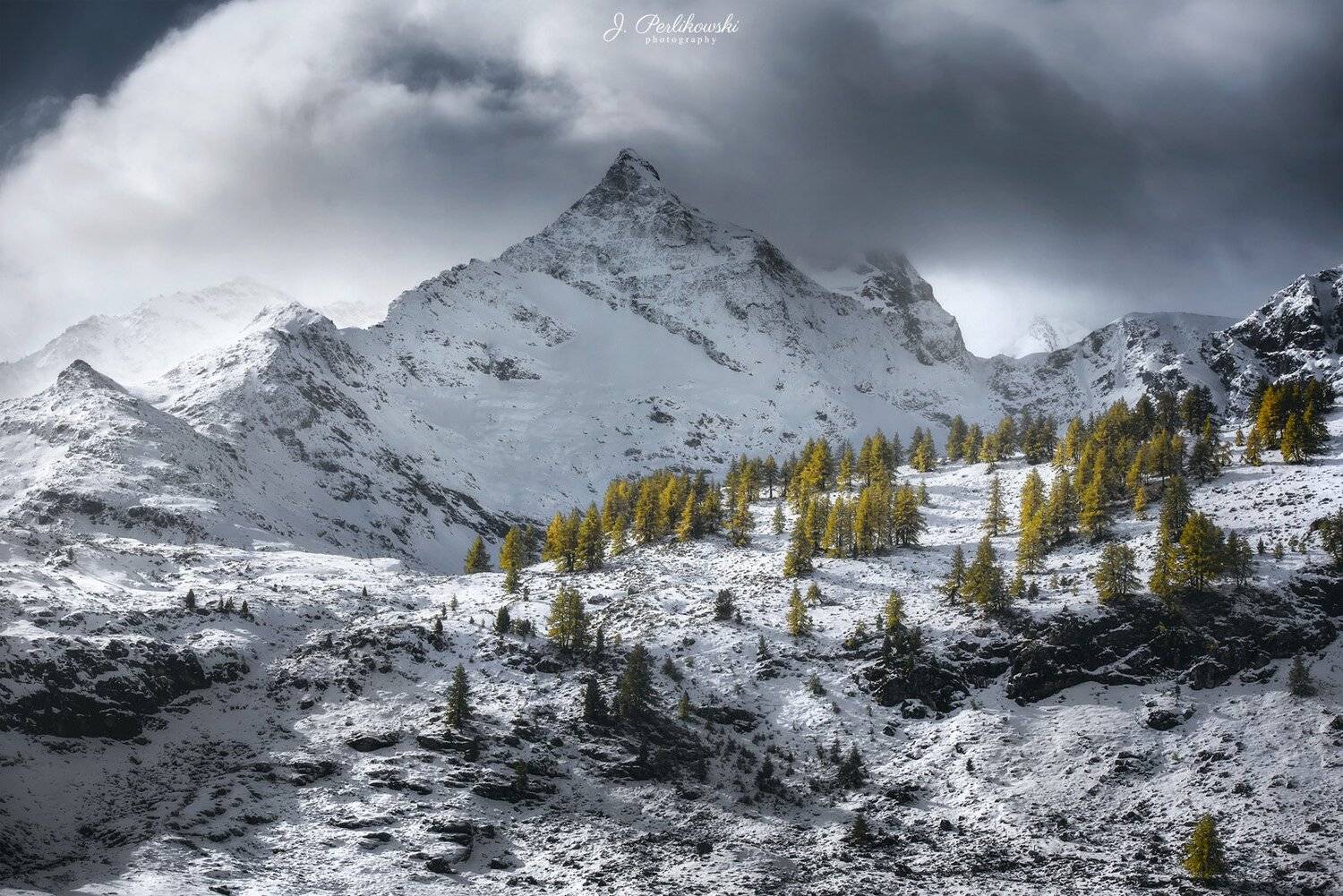 switzerland, alps, mountains, bernina express, train, autumn, winter, contrast, Jakub Perlikowski