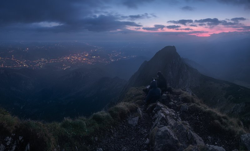 #landscape #panoramic #photo #nikon #adventure #sunrise #mountains #night #nature #travel On the border of day and night фото превью