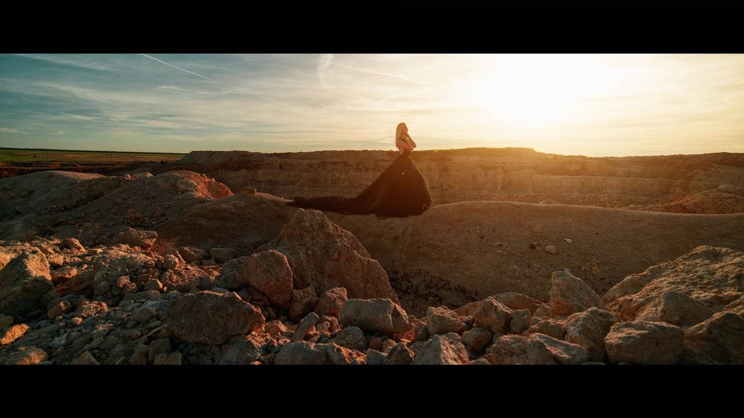 карьер, девушка, черное платье, закат, солнечный свет, широкий угол, Вадим Миронов