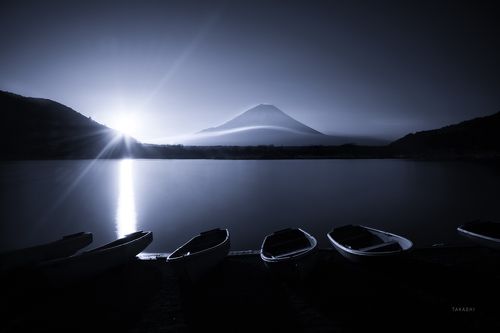 Sunshine on boats