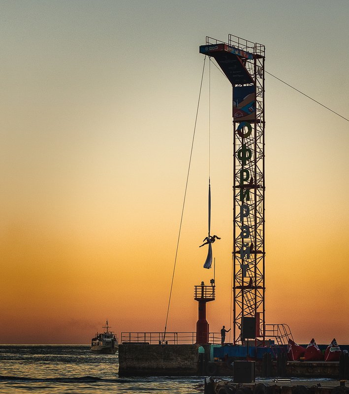 закат, город, акробатика, море, отпуск, крым, ялта Гимнастика на закате... фото превью