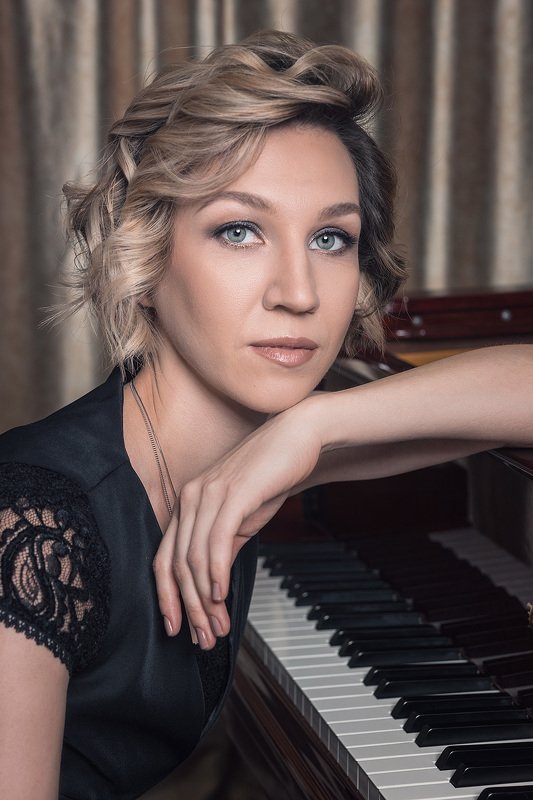 Пианистка фото превью