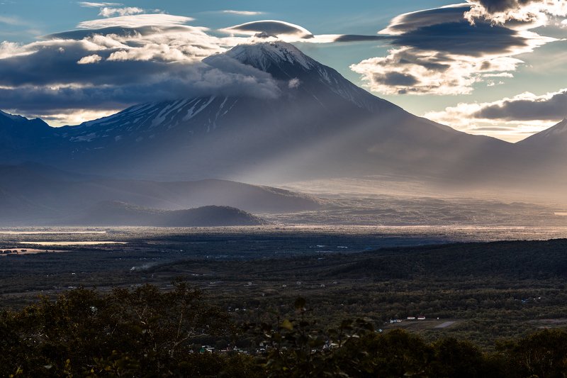 Вулкан Корякский на рассвете  фото превью