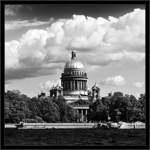 Учебное пособие по созданию черно-белых городских пейзажей. Ракурс. Этюд с видом на Исаакиевский собор.
