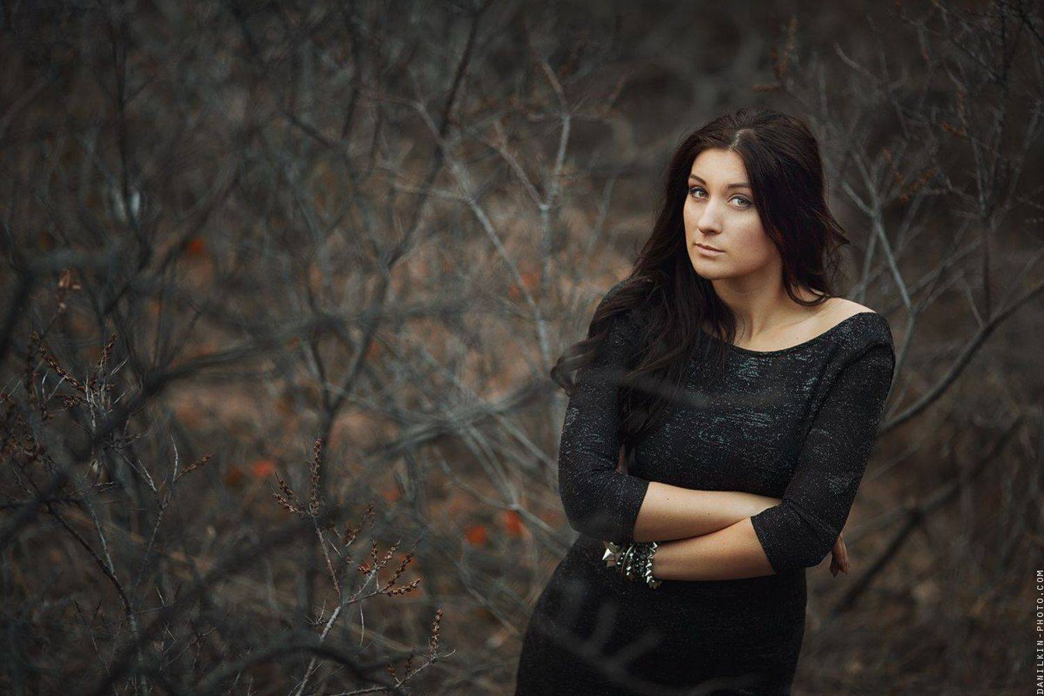 девушка, брюнетка, 135, ветки, кусты,, Данилкин Геннадий