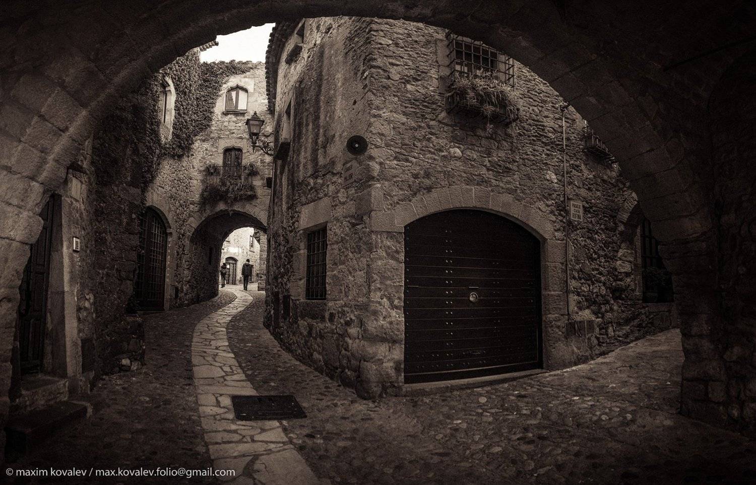 catalonia, catalunya, catalu&ntilde;a, europe, pals, spain, age-old, ancient, arch, architecture, building, city, old, stone, town, европа, испания, каталония, палс, арка, архитектура, город, городок, здание, каменный, камень, старинный, angle, угол, брусчатка, , Максим Ковалёв