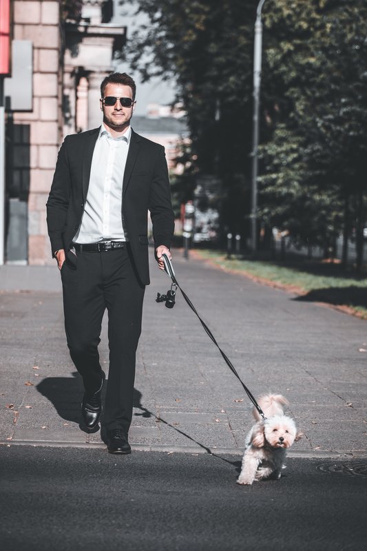 Мужчина с собачкой фото превью