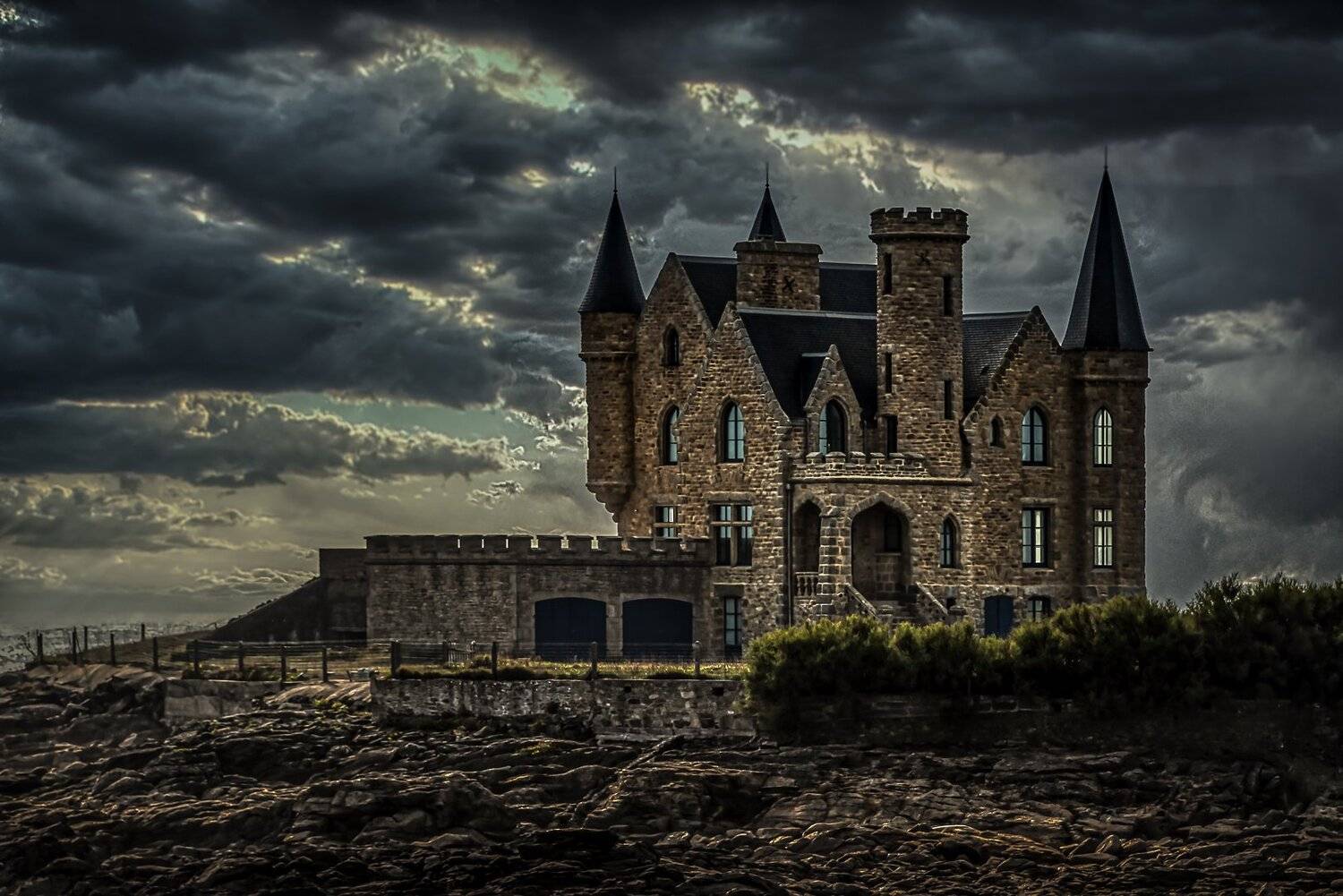 quiberon; castle; travel destination; chateau turpault; brittany; france; morbihan; disturbing, Sib&eacute;