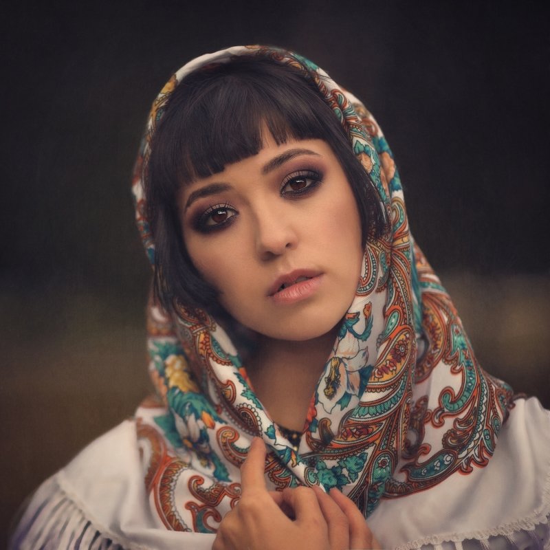 платок, девушка, взгляд, глаза, прическа Посмотри на меня фото превью