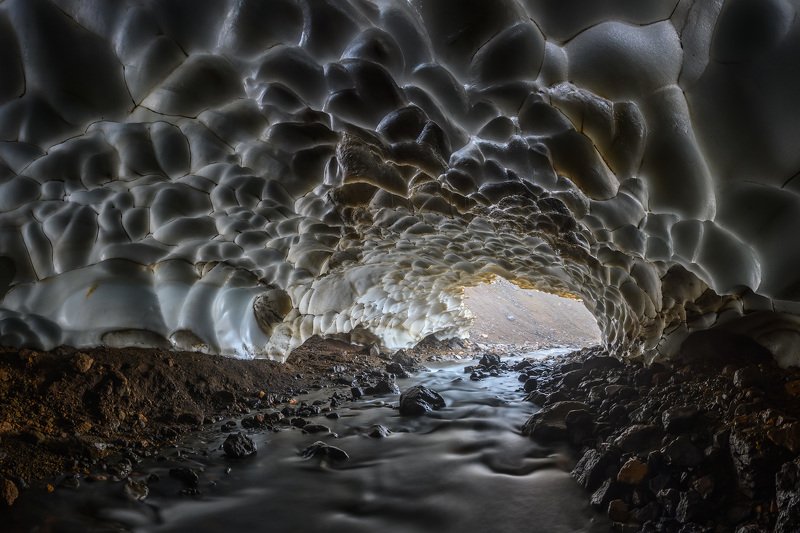 камчатка, пейзаж, природа, россия, дальний восток, снег, ручей, пещера, панорама, длинная выдержка, kamchatka, landscape, nature, russia, far east, snow, stream, cave, panorama, long exposure, hdr Снежный тоннель фото превью