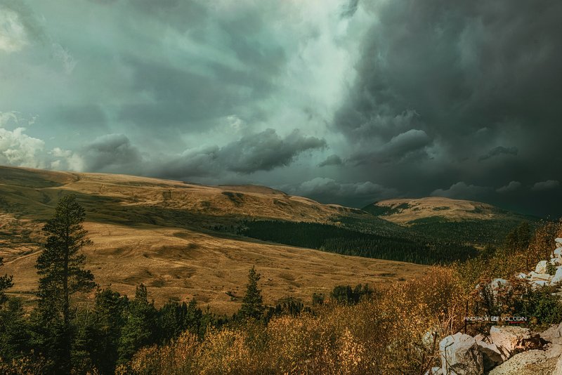 пейзаж плато лучи свет тучи плато лагонаки адыгея красиво Перед грозой фото превью