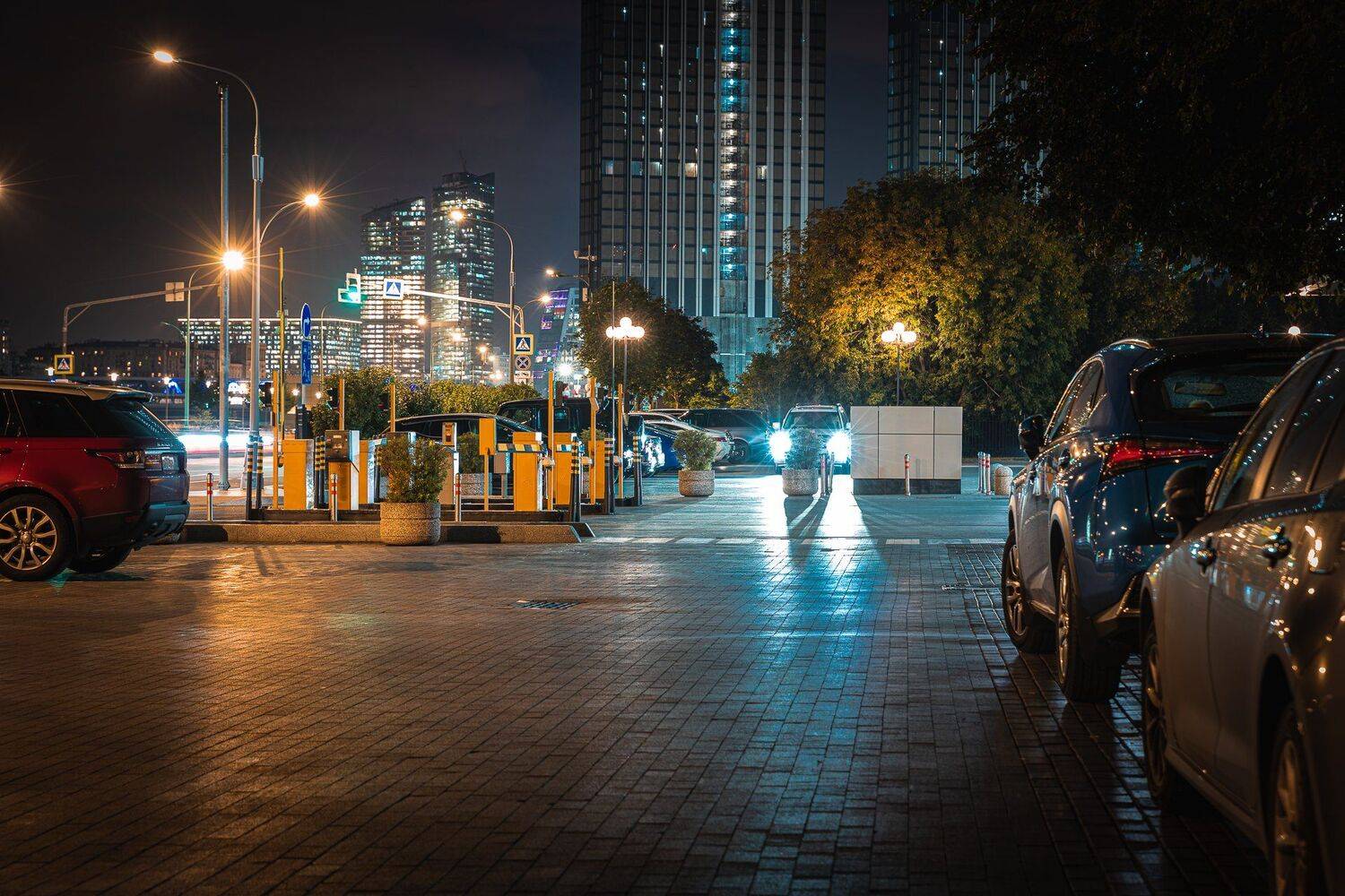парковка, автомобиль, ночь, вечер, фары, свет, мегаполис, Юрий Шурчков