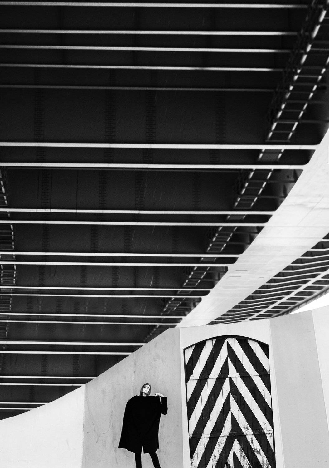 чб,девушка,линии,геометрия,улица,мост, Мария Буданова