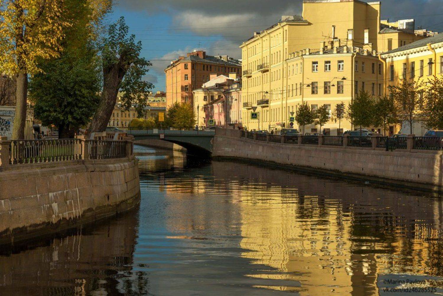 город, архитектура, городской пейзаж, санкт- петербург, золотая осень, акварельная осень, отражения на воде, харламов мост, канал грибоедова, набережная канала грибоедова, дом - утюг., Марина Павлова