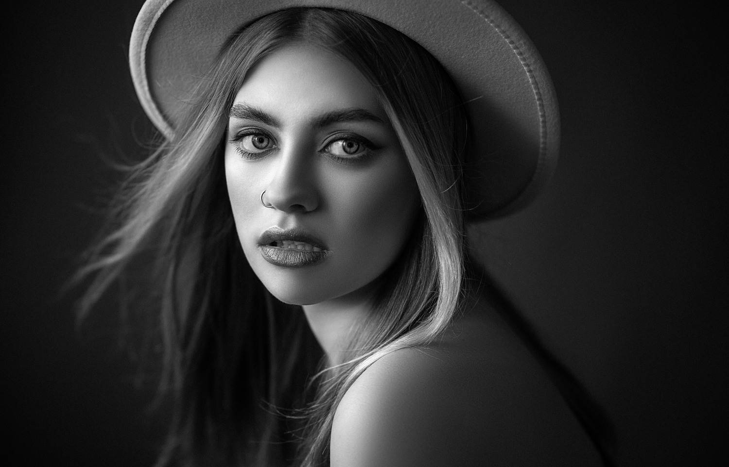 девушка, модель, портрет, фотосессия, студия, макияж, гламур,girl, beauty, perfect, model, modeling, young, portrait, make-up, glamour, studio, studio shot, чб, чёрно-белое фото, bw, black and white, творческий портрет, женский портрет, Владимир Васильев