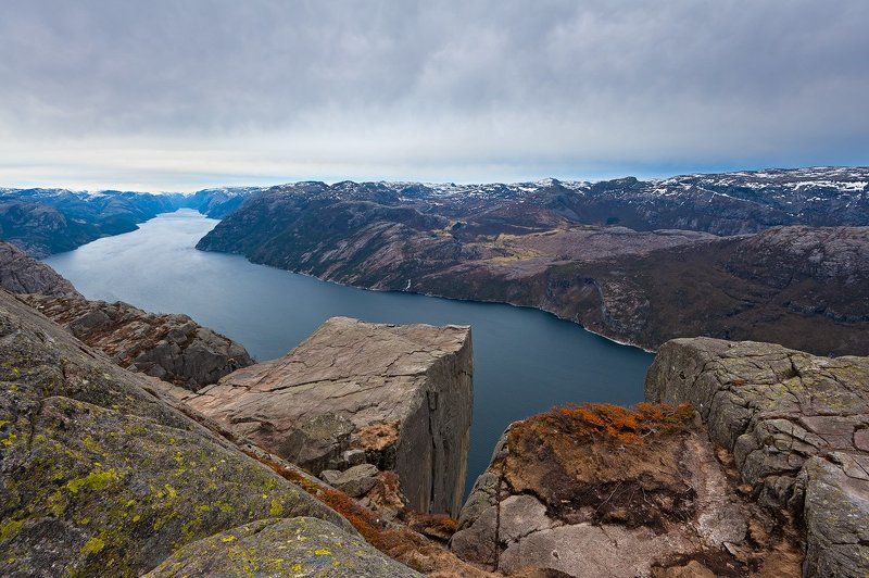 Скала Preikestolen над Lysefjorden фото превью
