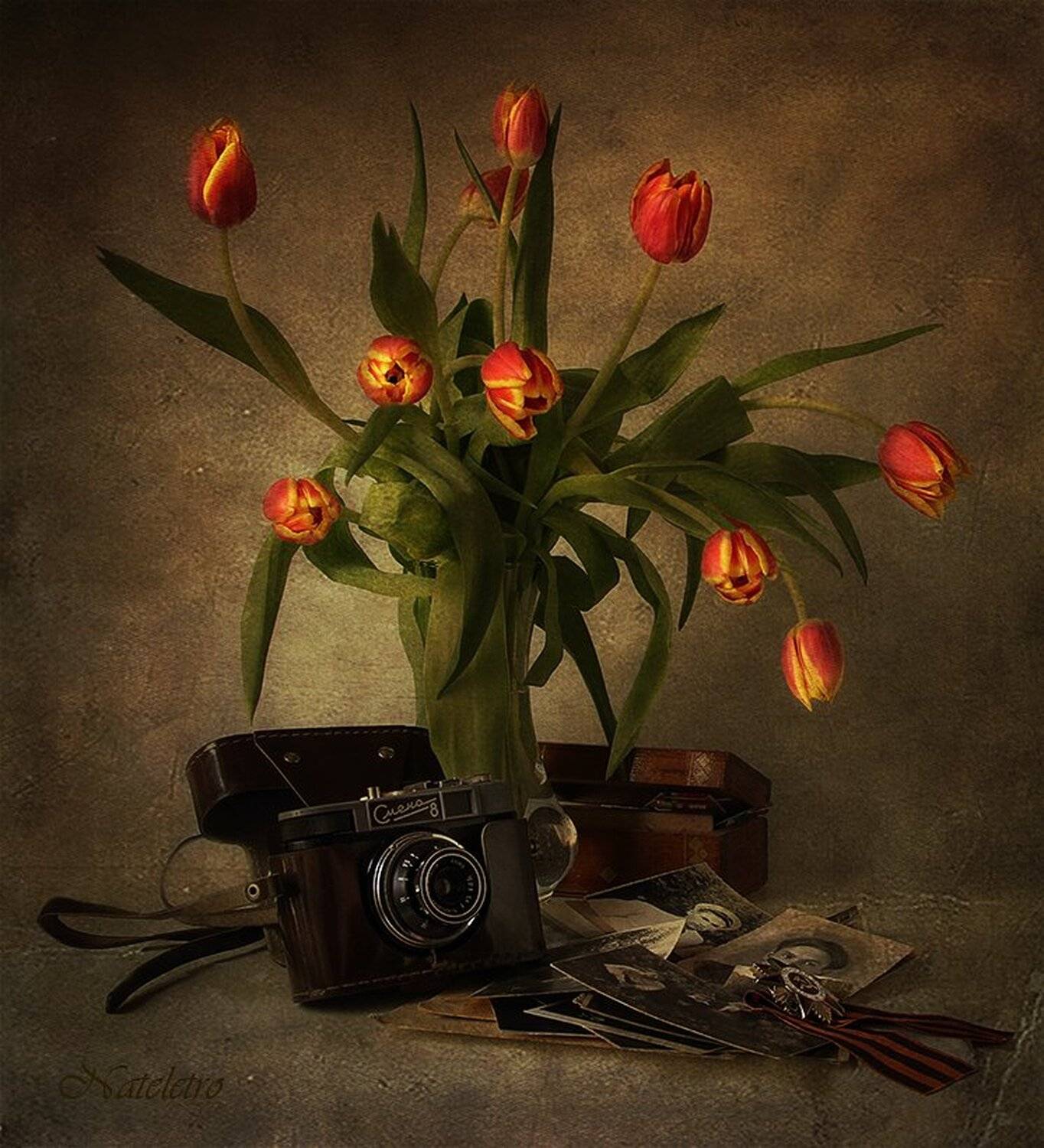 натюрморт, , война, фотография, фотоаппарат, семья, цветы, тюльпаны, орден, лента, медаль, память, Наталья Кузнецова (Nateletro)