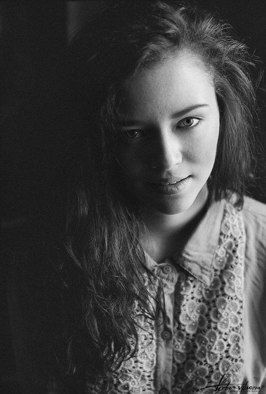 портрет, портрет девушки, черно-белое фото, черно-белая фотография, foto-vdvoem, фото вдвоем, пленка, пленочное фото, пленочная фотография Анна фото превью