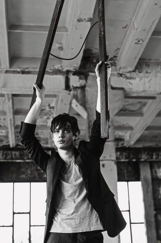 b&w,boy,club,fight,guy,portrait,ready,young Young guy ready to fight. фото превью