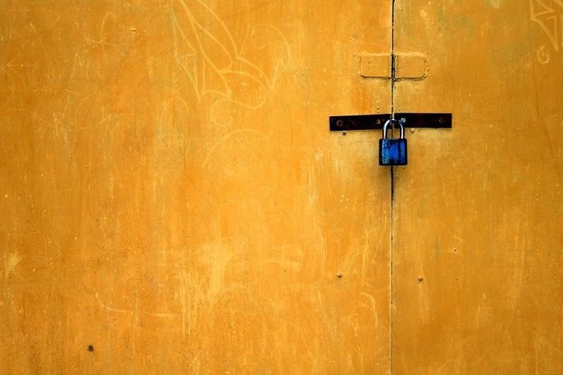 На замке фото превью