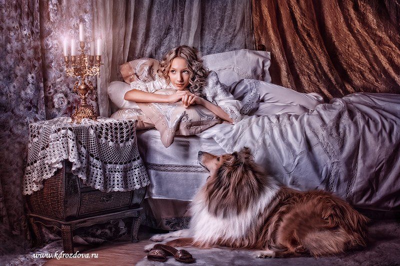 девочка , собака, постель,колли, свеча вечер фото превью