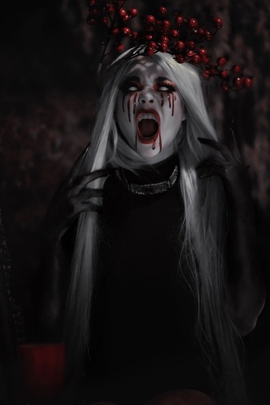 Душа призрак девушка проклятие портрет ужасы Вырваться из тьмы фото превью