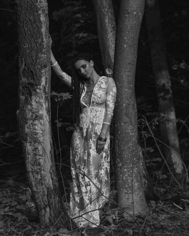 girl portrait bw Jeanne фото превью