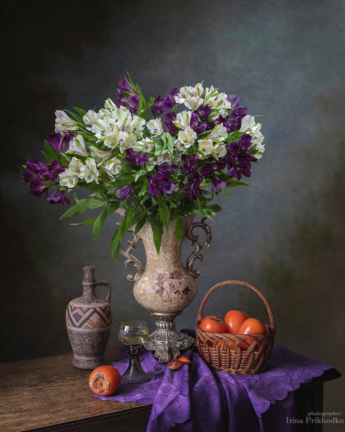 натюрморт, винтажный, фрукты, хурма, альстромерия, букет, цветы, Ирина Приходько
