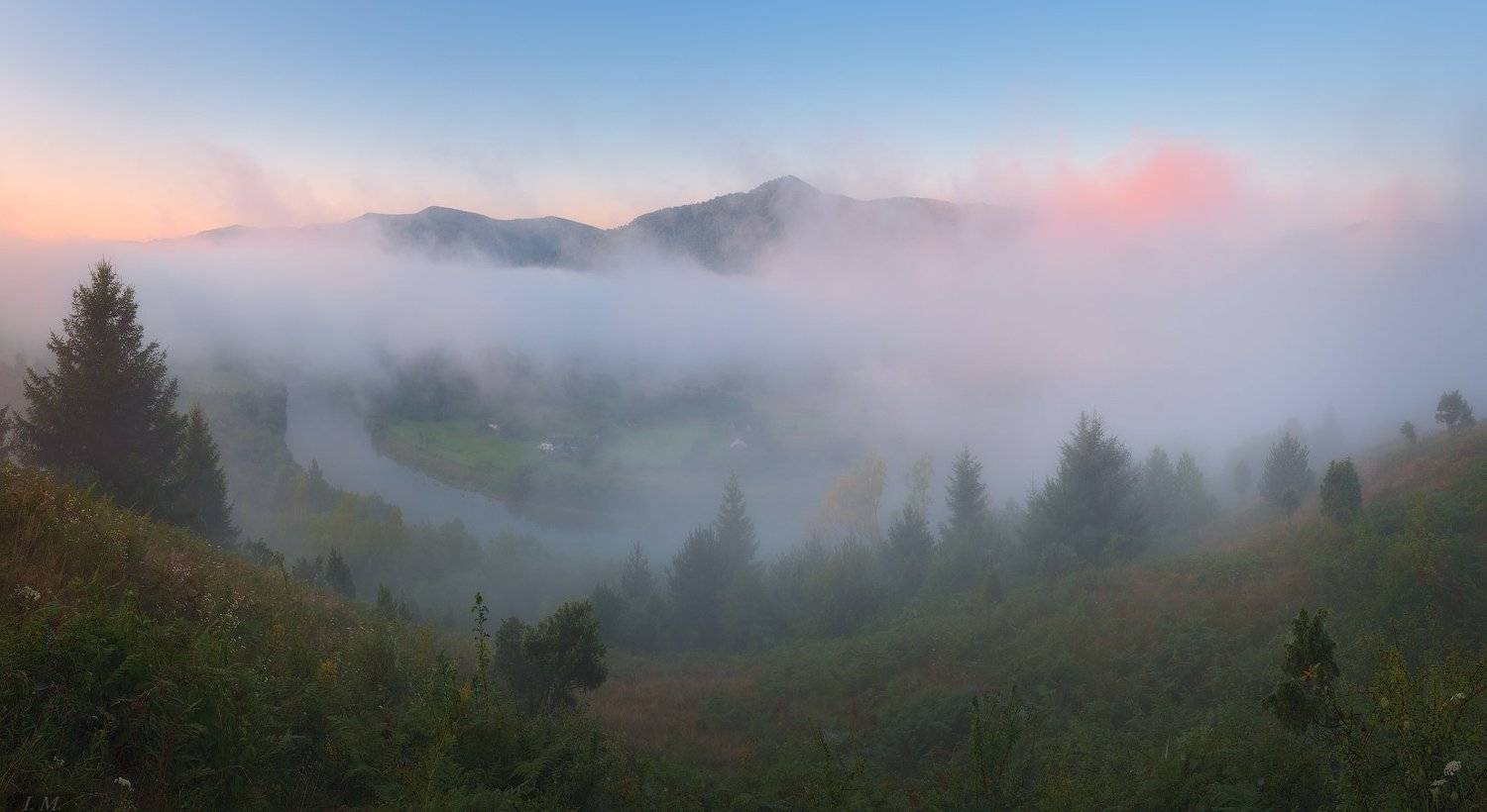 утро, рассвет, туман, горы, сколовские бескиды, река, стрий, пейзаж, свет, краски, панорама, лето, путешествие, dawn, morning, trees, river, striy, landscape, mountains, skolivski beskydy, light, fog, colors, red, mist, clouds, foggy, sunrise, panorama, Ivan Maljarenko 
