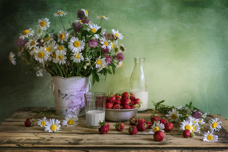 Клубника с молоком фото превью