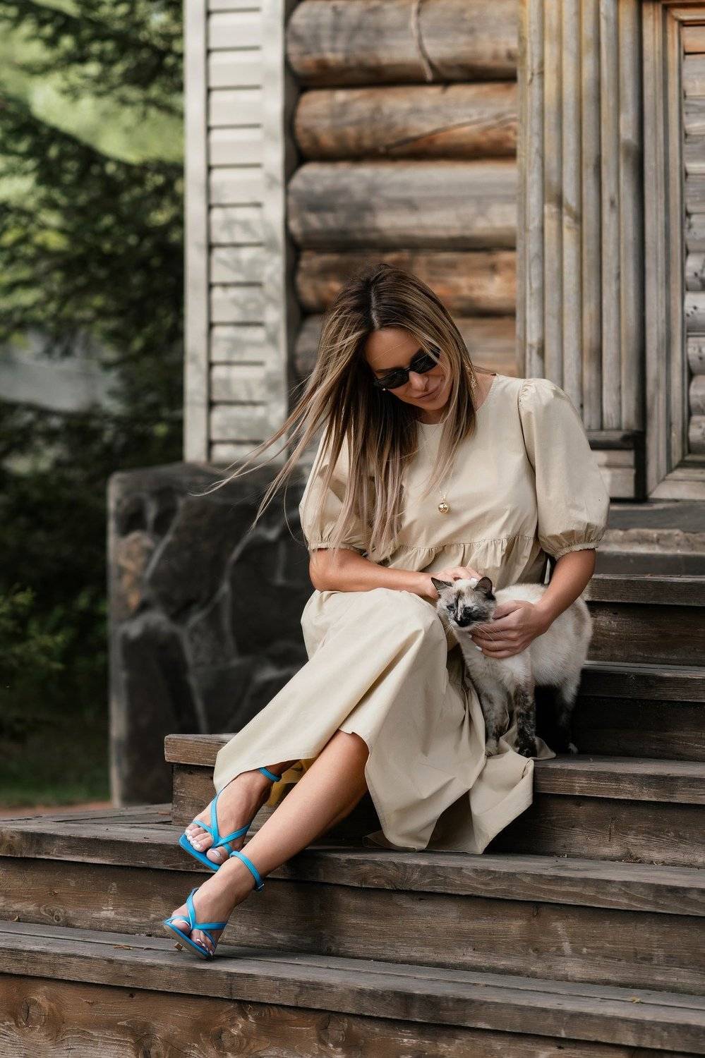 женщина, кошка, деревянный дом, лесенки, лето, Вадим Миронов